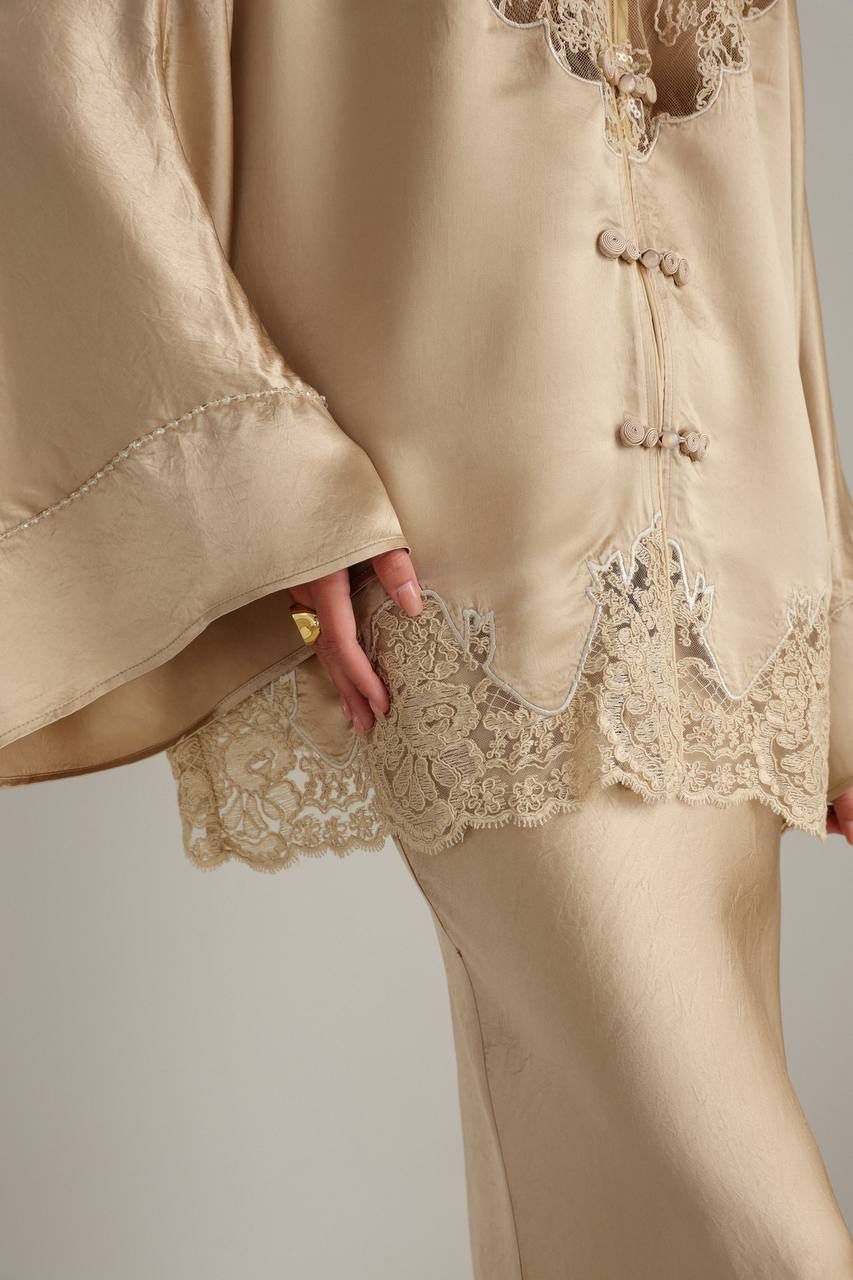 Золотий атласний комплект з мереживом та прикрасами