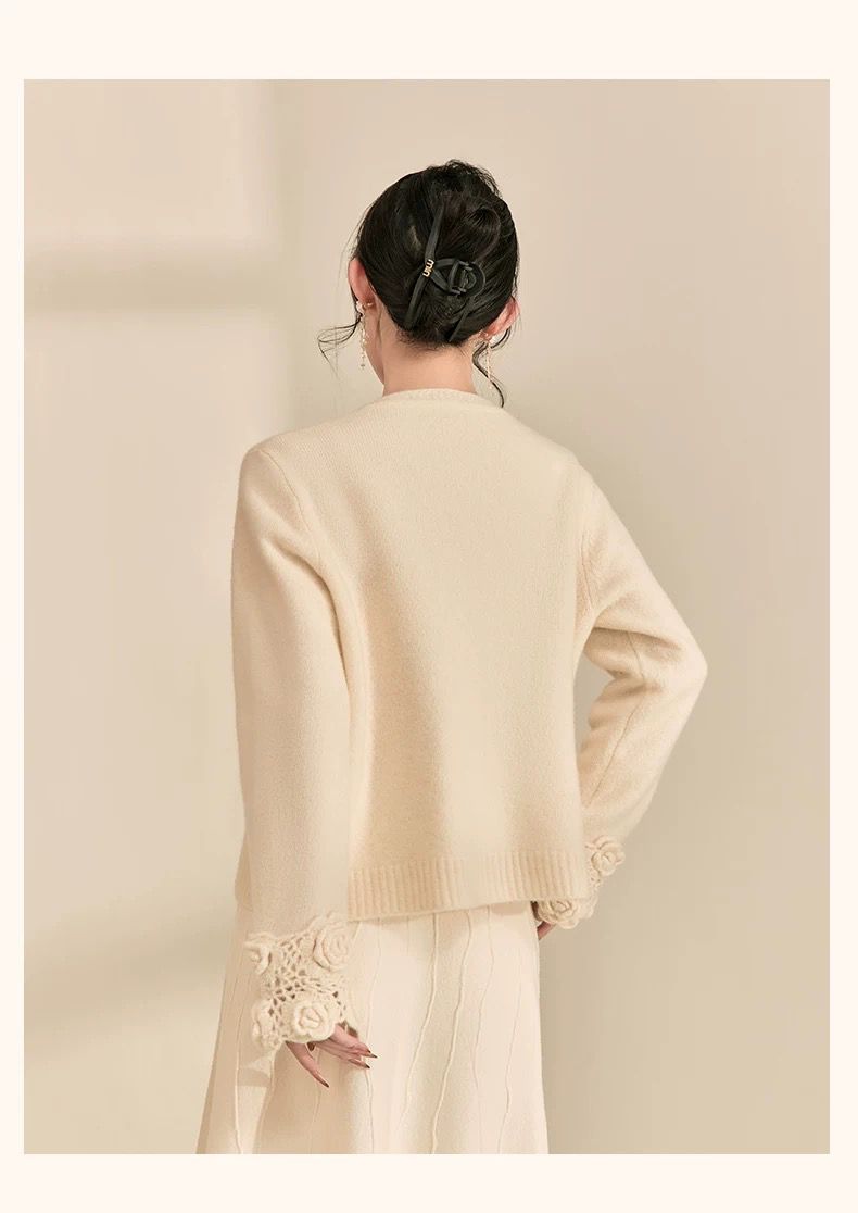 В'язаний кардиган з манжетами "Розетка"