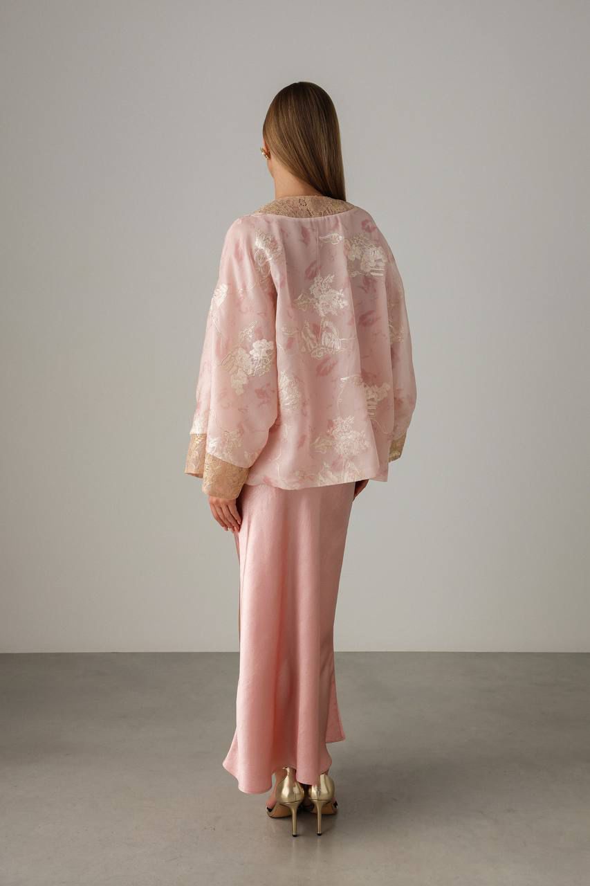 فستان سليب مزين وطقم كيمونو من الديباج