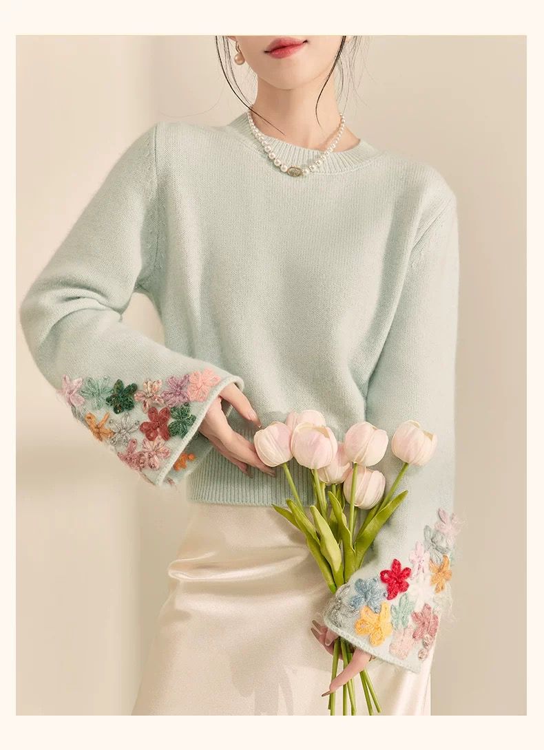 Вишитий в'язаний светр