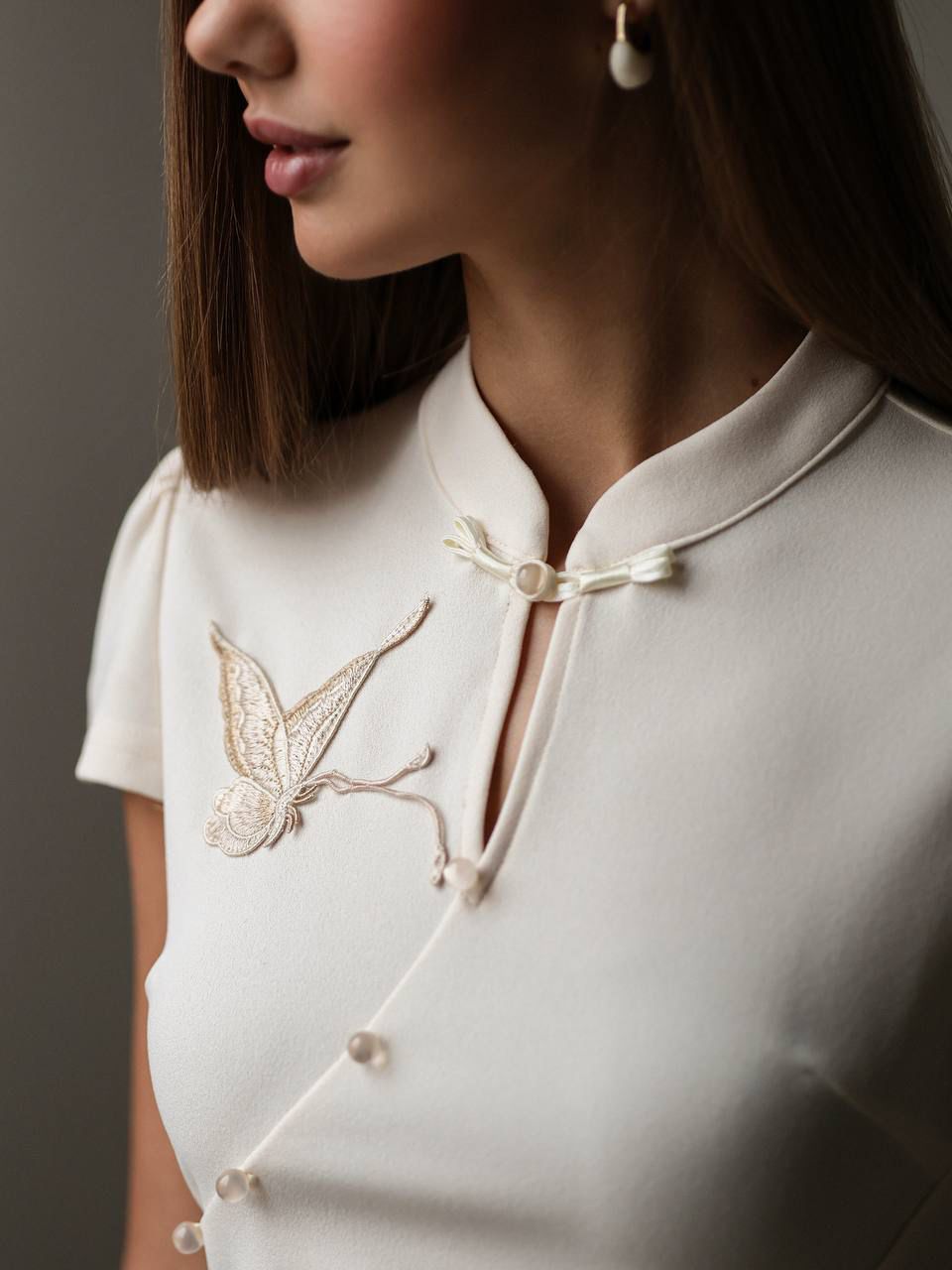 Вишита міні-сукня в стилі Ціпао