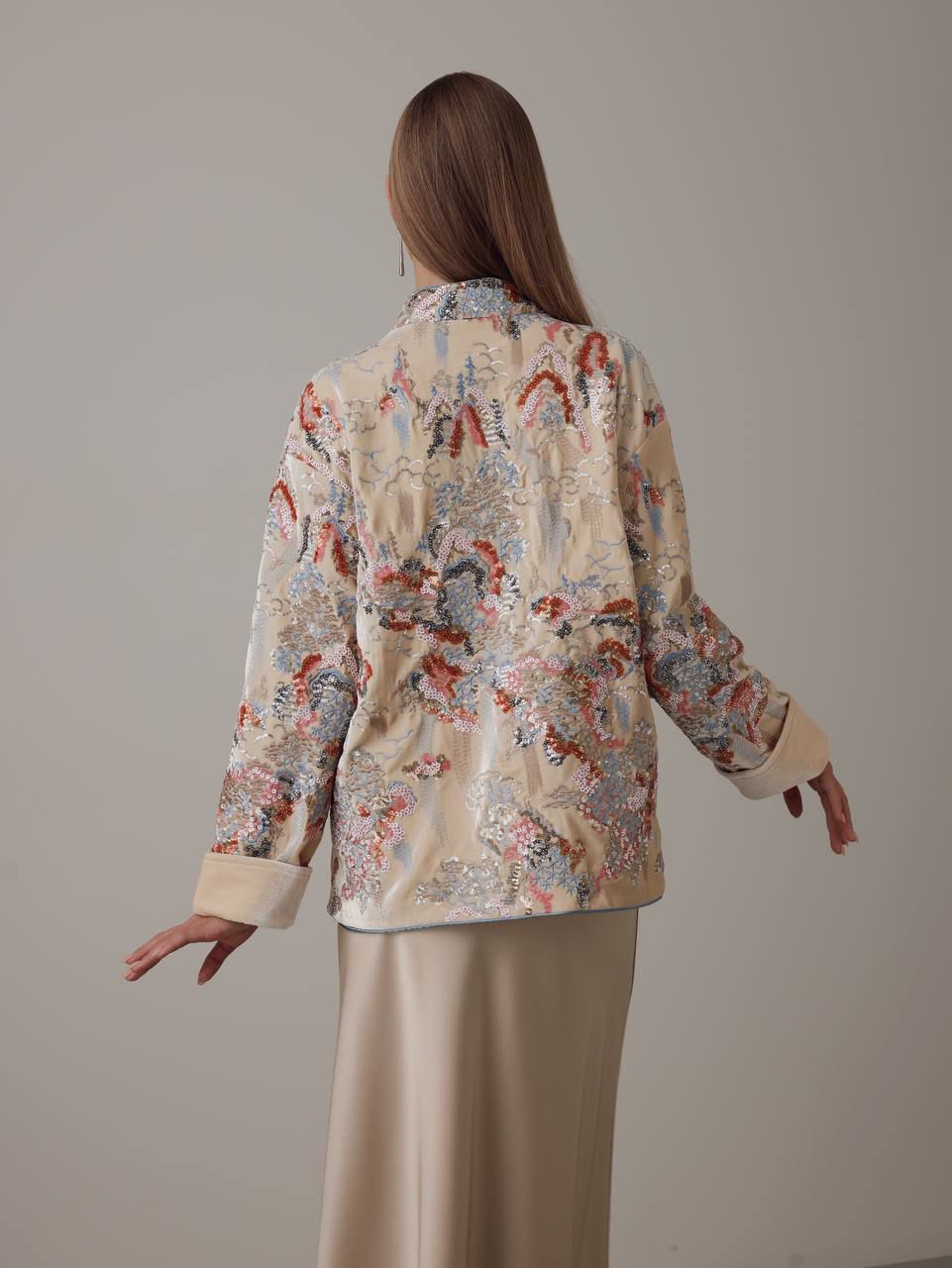 Вишита паєтками куртка