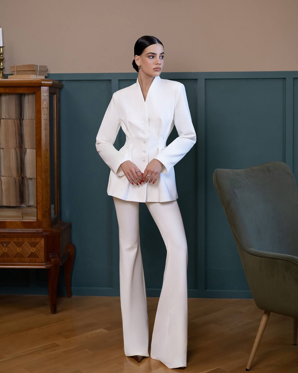 A-Mora Power Sculpt White Suit