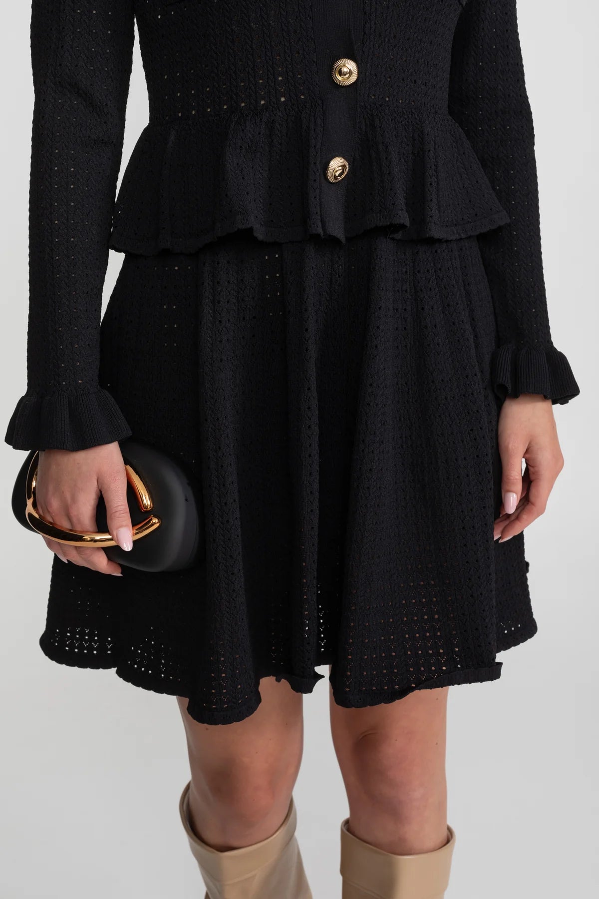 Двокомпонентний фактурний комплект з жакетом з баскою та міні-спідницею чорного кольору