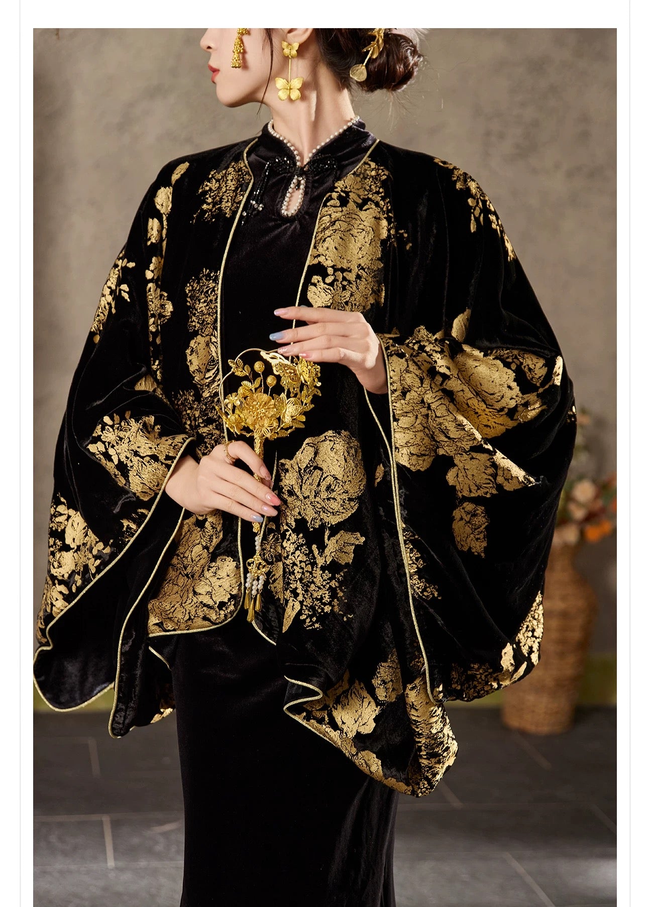 Noor Reversible Velvet Cape Black & Gold