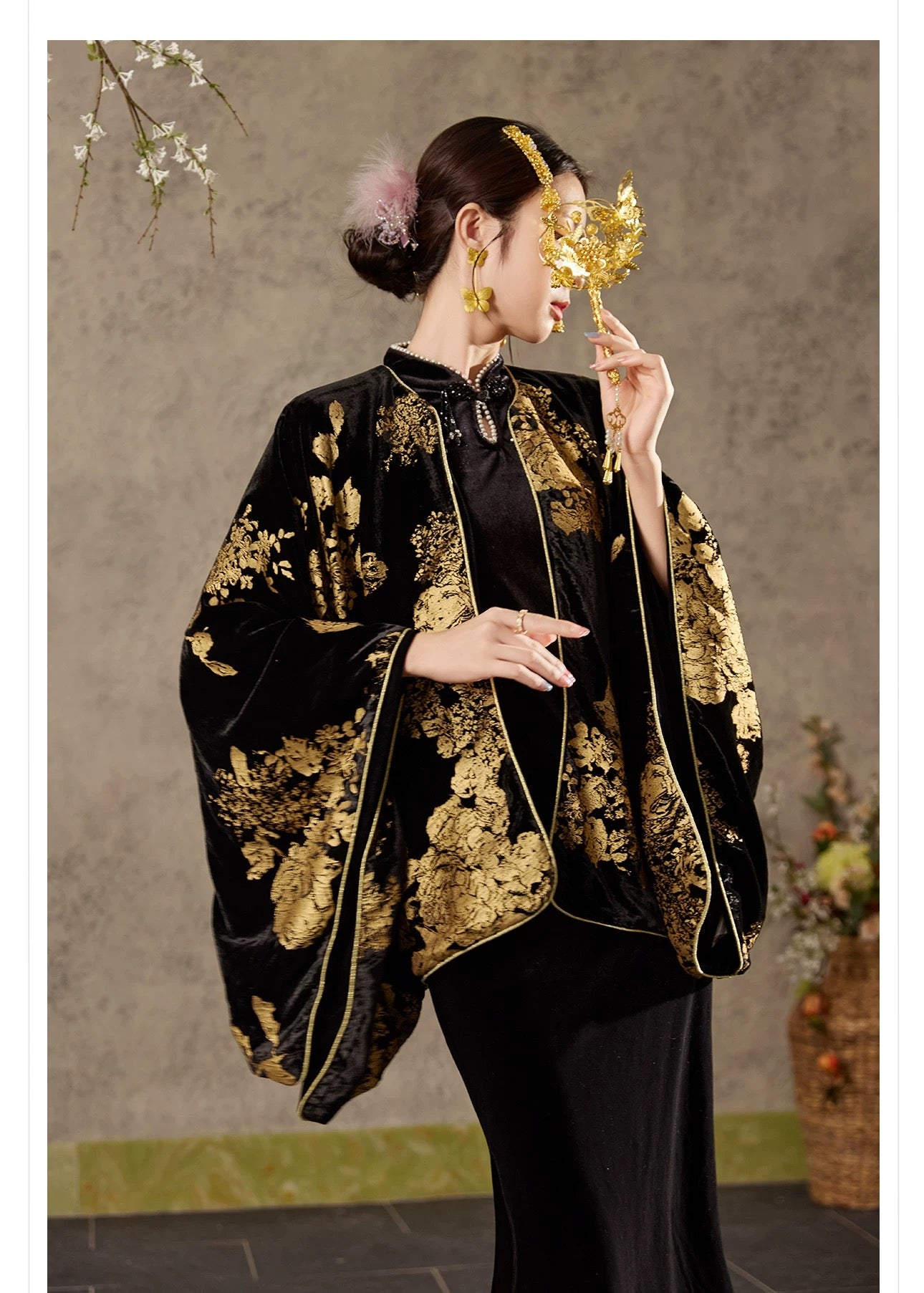 Noor Reversible Velvet Cape Black & Gold