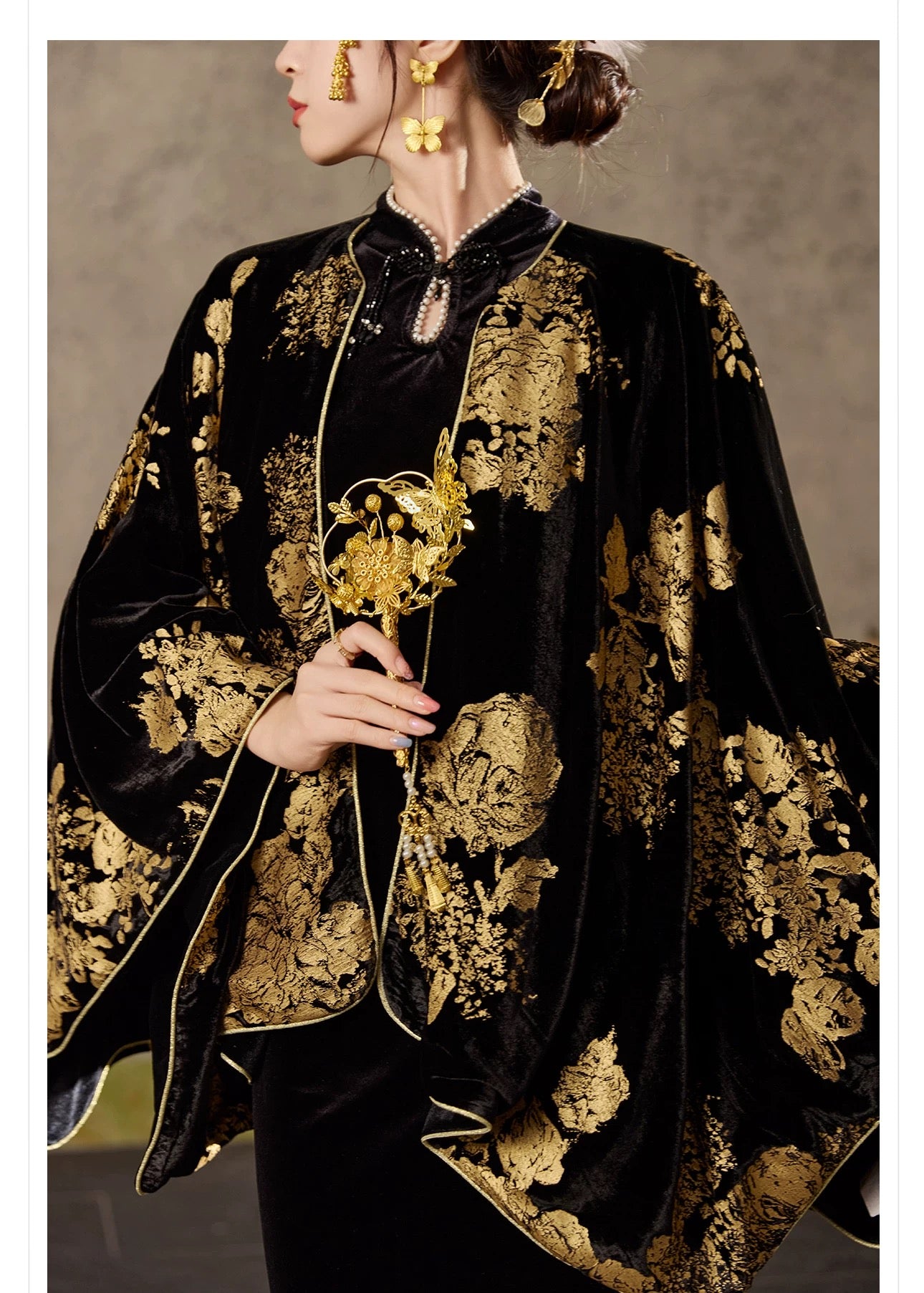 Noor Reversible Velvet Cape Black & Gold