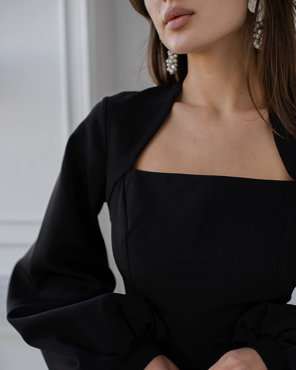 Square-neck midi dress with voluminous sleeves Black