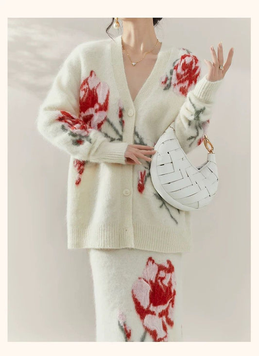 طقم تريكو مزين بالزهور