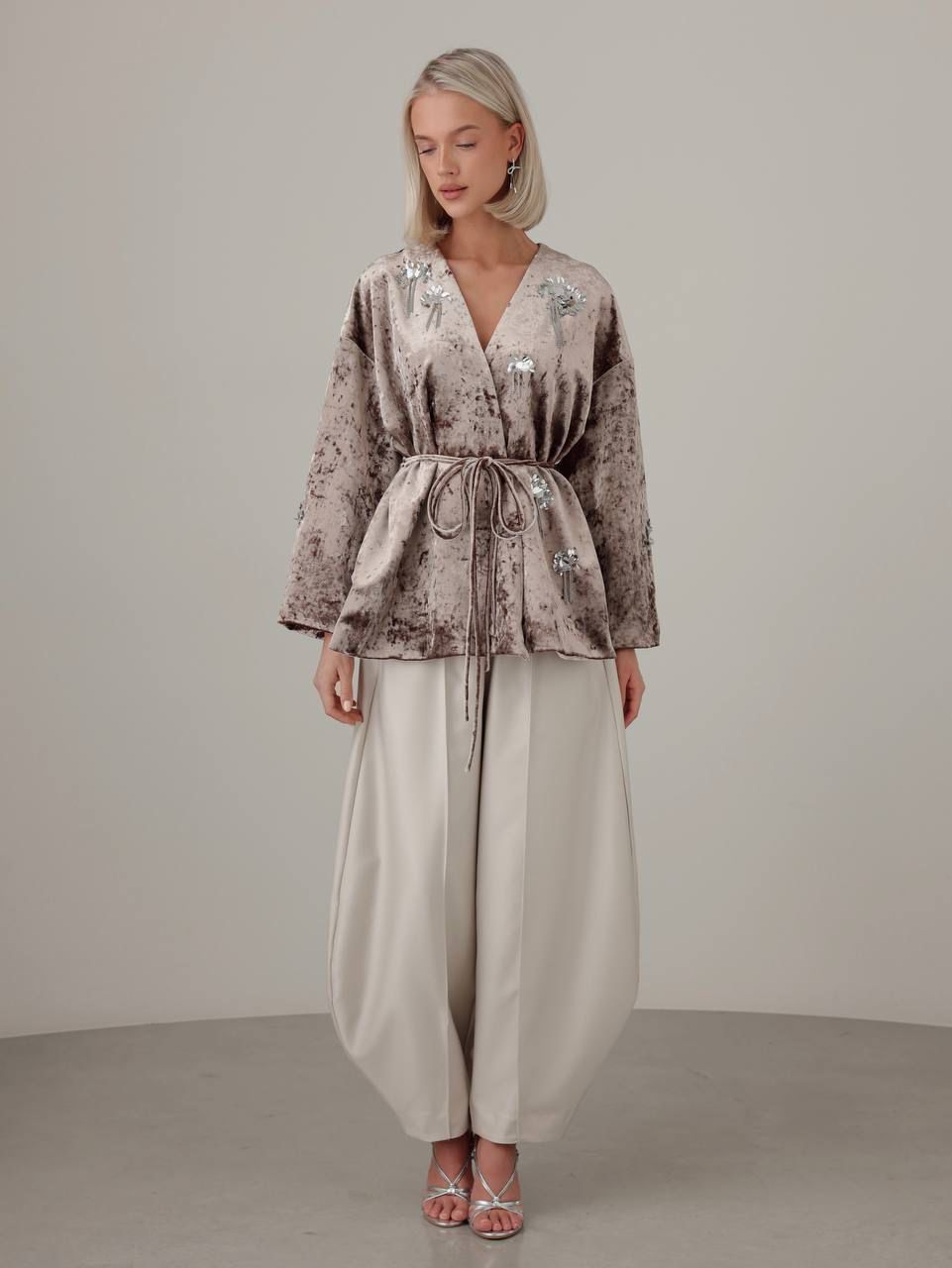 كيمونو مخملي مزخرف