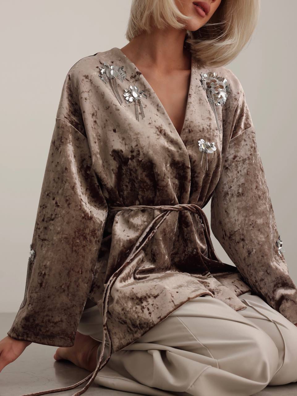 كيمونو مخملي مزخرف