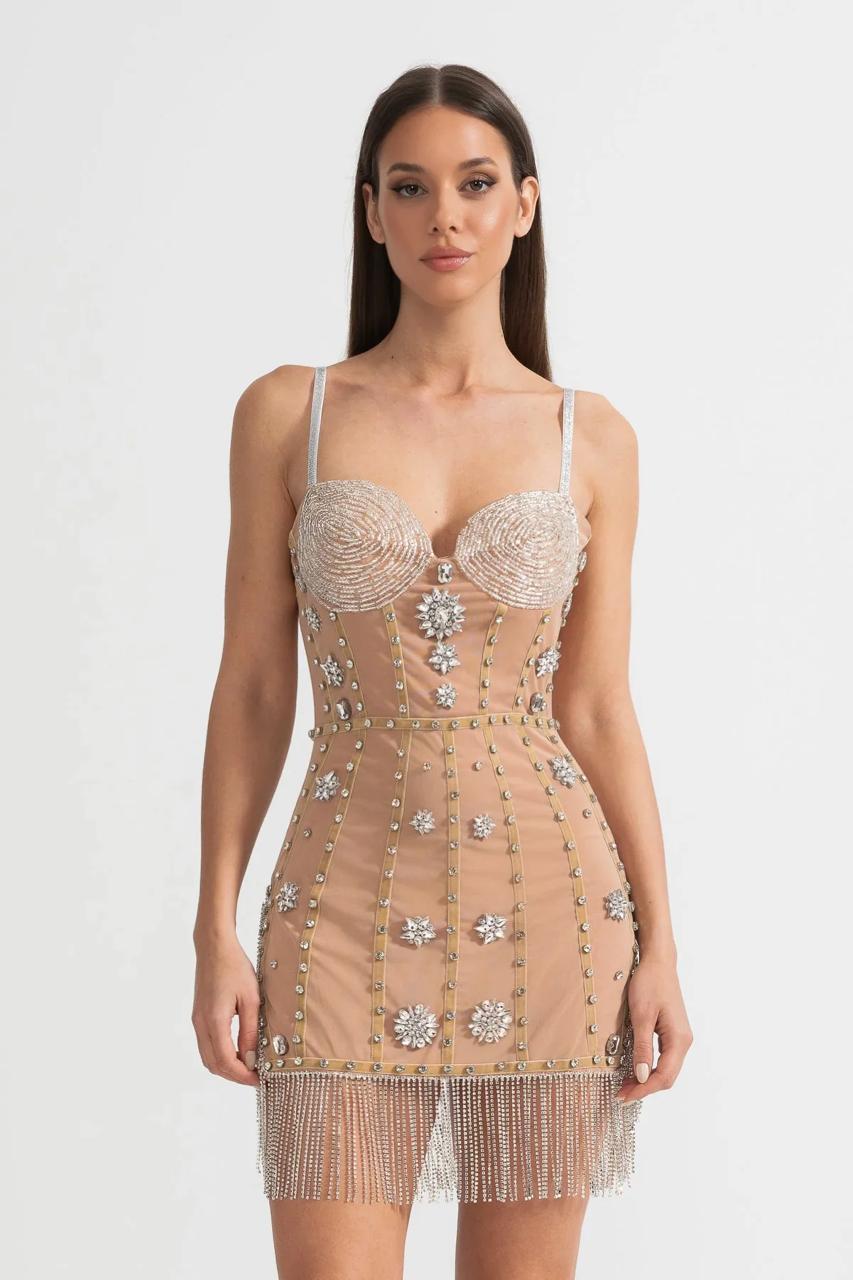 Міні-сукня тілесного кольору з бахромою, прикрашена кристалами