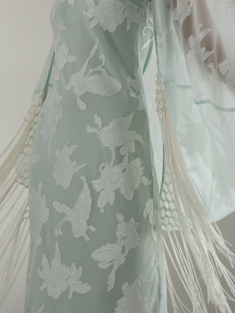 Комплект із жакардової сукні та прозорого кімоно