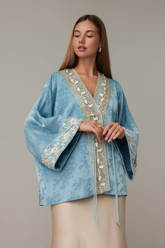 كيمونو من الساتان المطرز