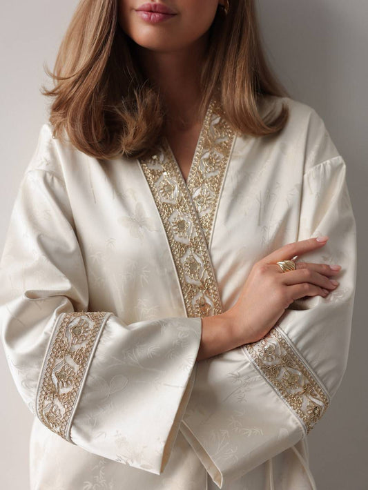 كيمونو من الساتان المطرز