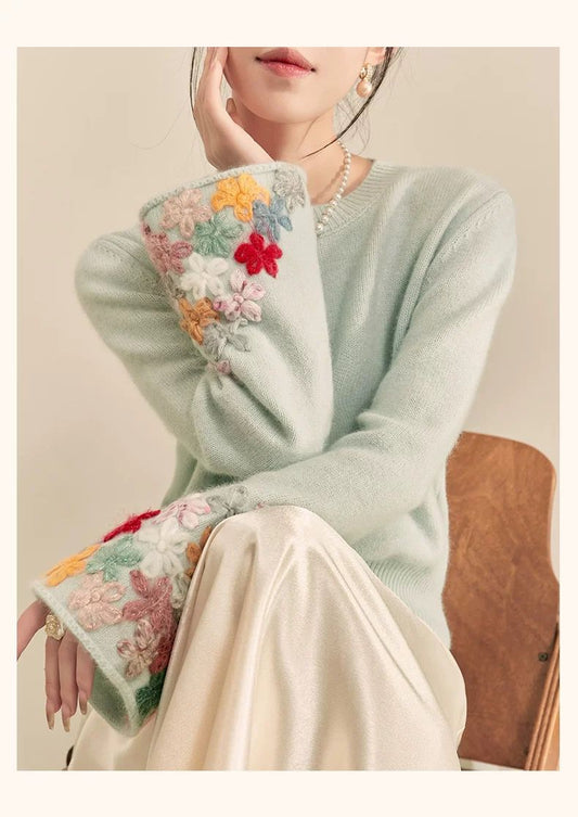 كنزة صوفية مطرزة