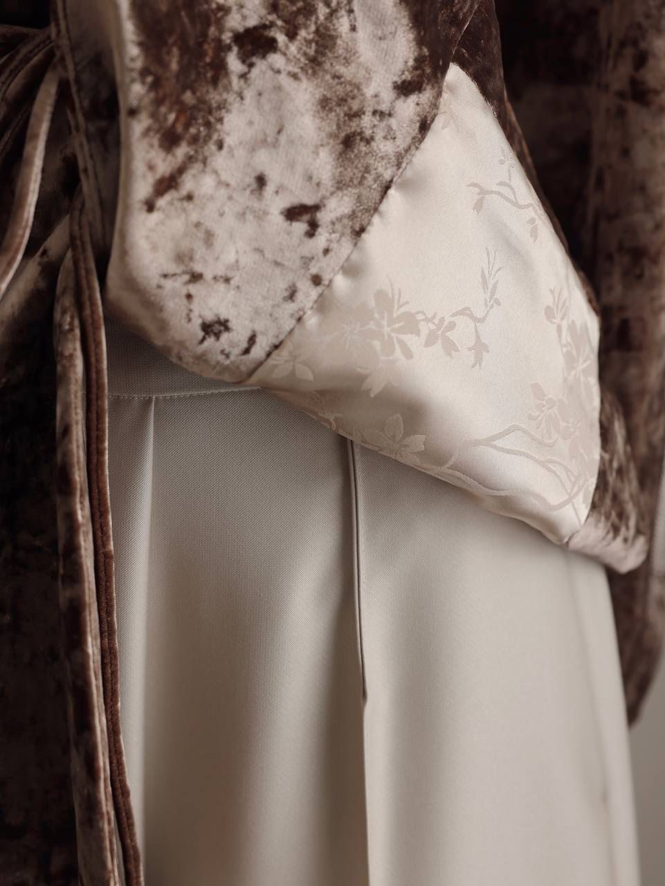 كيمونو مخملي مزخرف